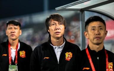 中国男足管理团队强大!29人服务27名球员,球迷表示无力吐槽了